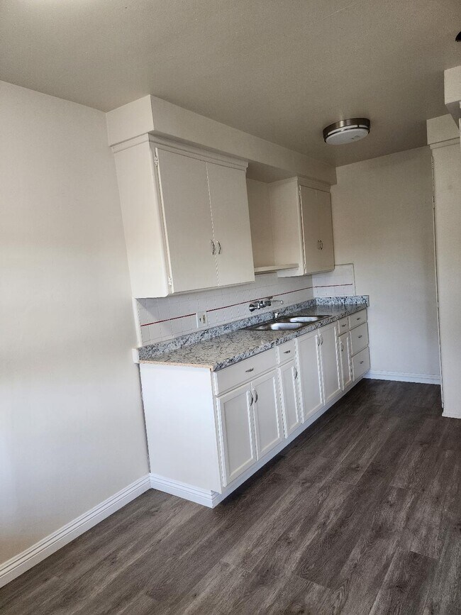 Building Photo - 6203 Crenshaw Blvd