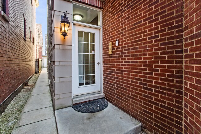 Foto del edificio - 3928 N Greenview Ave