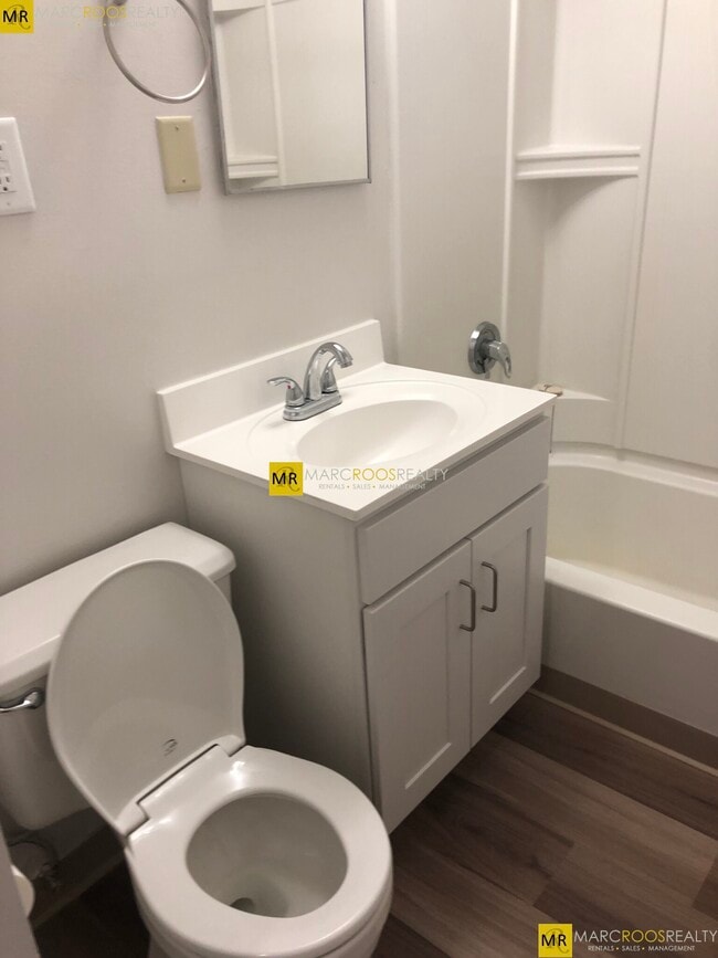 Building Photo - 25 Saint Stephen St