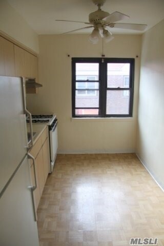 Foto del edificio - 73-33 198th St