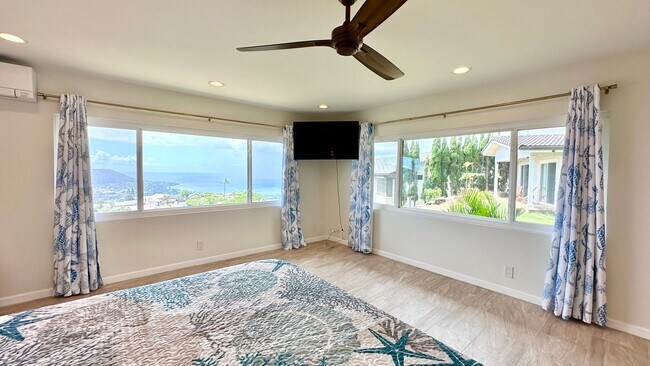 Foto del edificio - Fully Furnished 4 BD/3 BA Home in Mariner'...