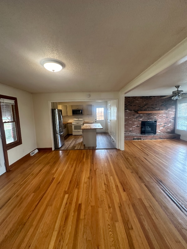 Foto del edificio - 6512 Springfield Dr