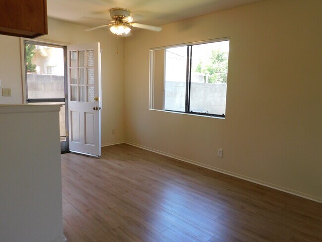 Foto del edificio - 8641 Moody St