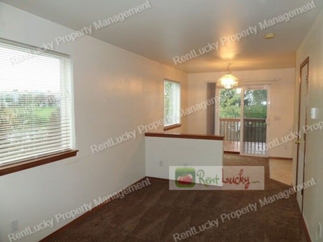 Foto del edificio - Fabulous 2 Bedroom Townhome With Attached Garage in Great RENTON Location!