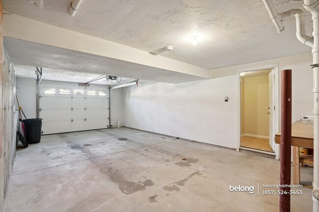 Building Photo - 127 Centre St