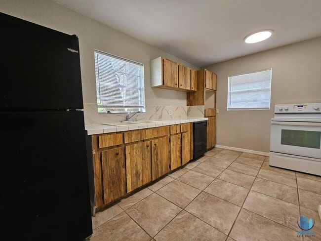 Building Photo - Perfect 4 Bedroom, 2 Bath with a BONUS ROOM available for rent *Move-In Special*