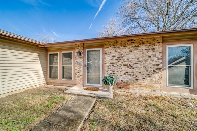 Building Photo - 5727 Valley Point