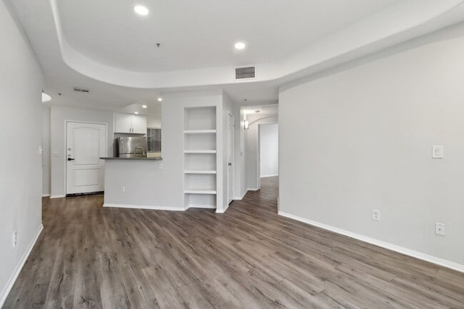 Interior Photo - 114 North Doheny Drive