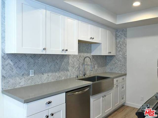 Building Photo - 853 N Hayworth Ave