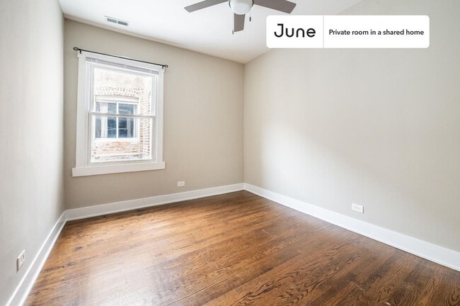 Building Photo - Private bedroom in 3 bed/1 bath Home