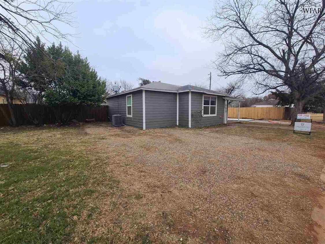 Building Photo - 3006 Ave I