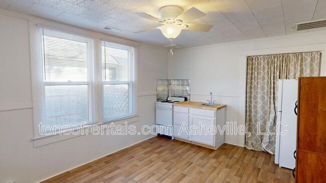 Foto del edificio - 326 Spring St