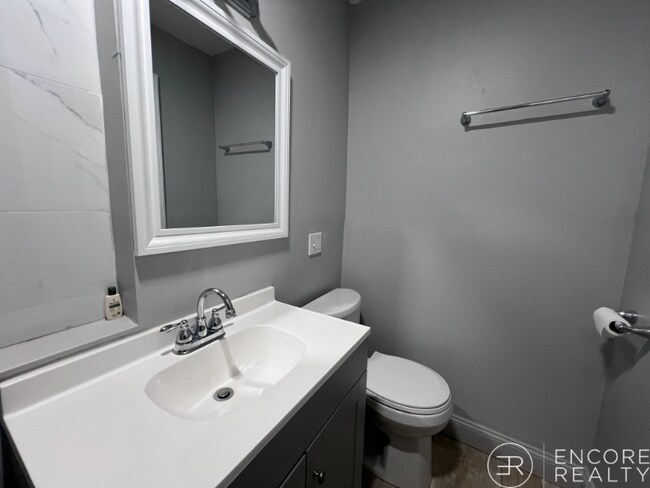 Building Photo - 376 Riverway