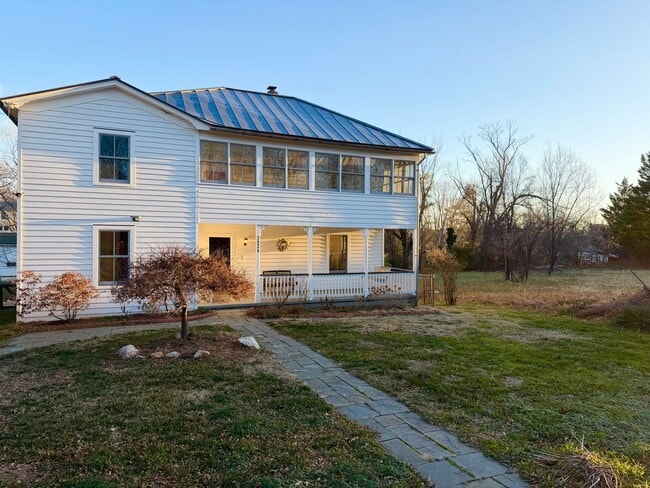 Building Photo - 5826 Railroad Ave