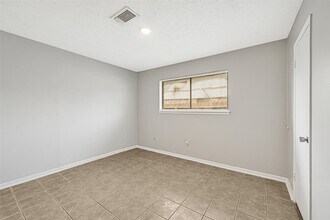 Building Photo - 10127 Sagegate Dr