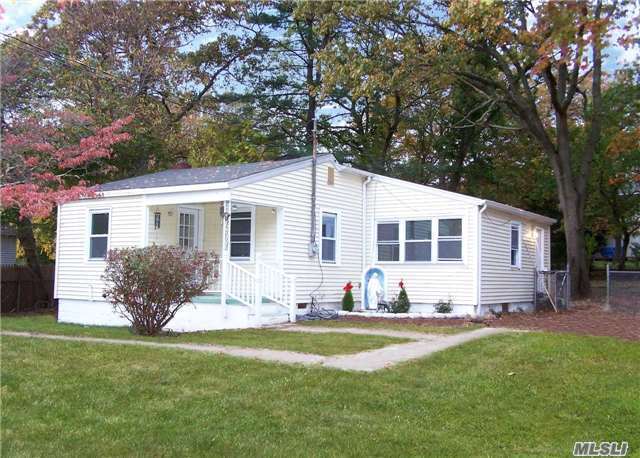 Primary Photo - 15 Tulip Ave