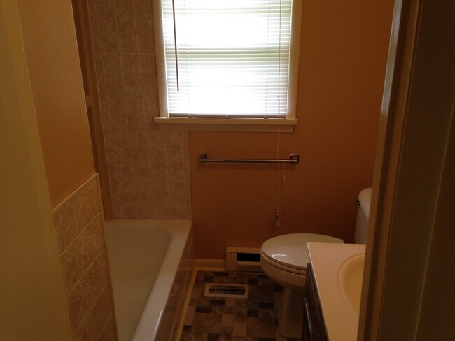 Foto del edificio - 3 Bedroom 2 Bath Brick Ranch-Style Home