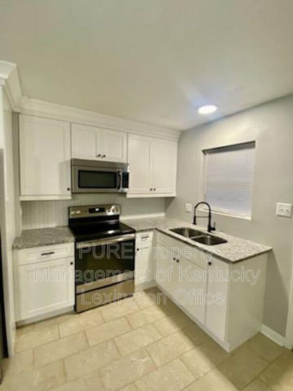 Building Photo - 4053 Victoria Way