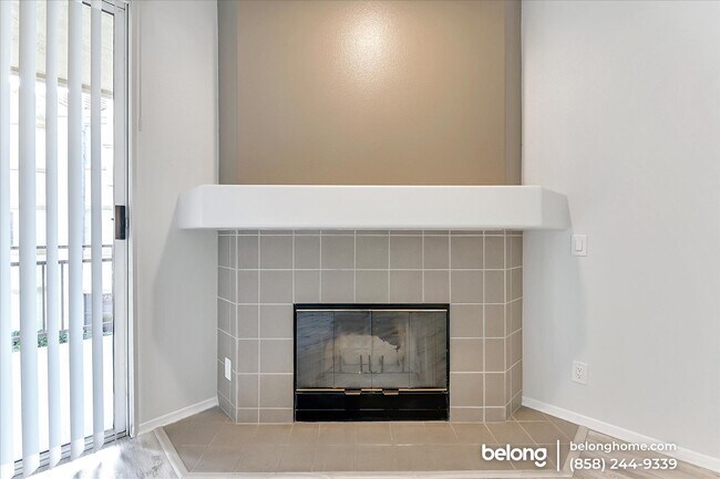 Building Photo - 510 Camino De La Reina
