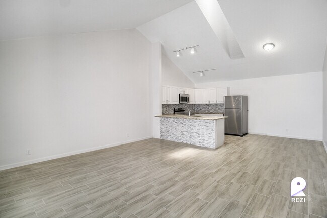 Building Photo - 13980 Folkestone Cir