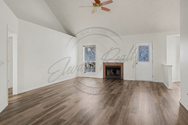 Foto del edificio - 105 Edgeview Dr