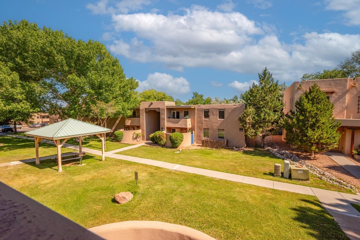 Foto principal - Fully Furnished Condo Available Now!