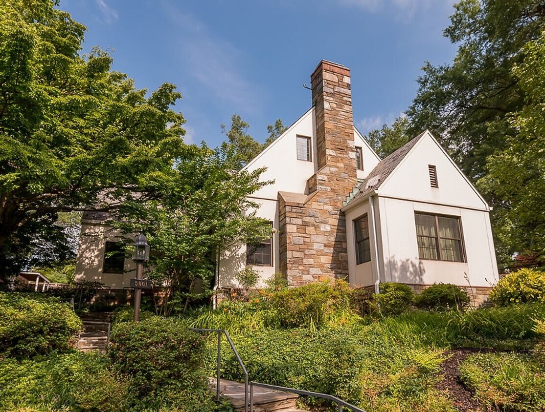 Primary Photo - Prominent Detached Home on Corner Lot in N...
