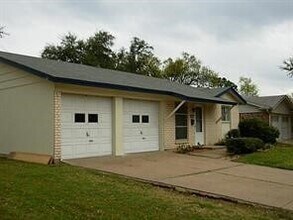 Building Photo - 2502 Coulee St