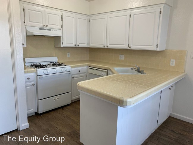 Building Photo - 530-536 E Myrtle Ave