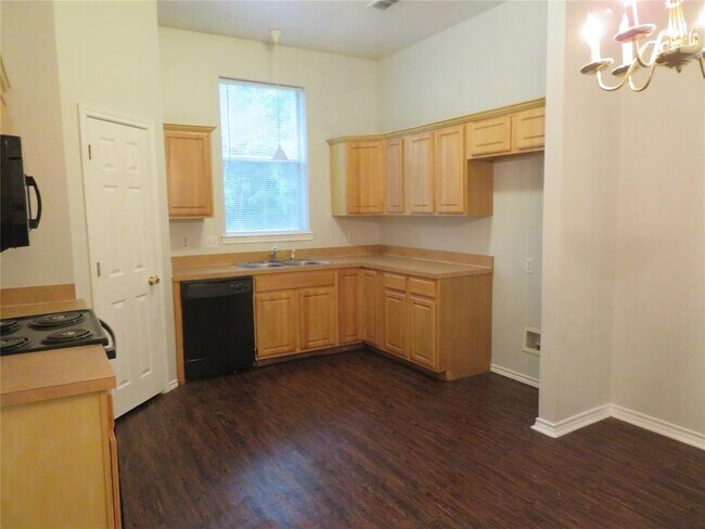 Building Photo - 929 Cedar Ridge Dr