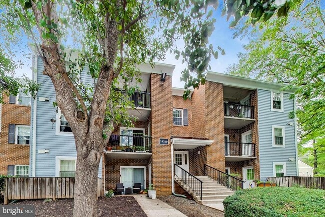Building Photo - 18310 Streamside Dr
