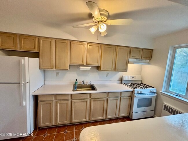 Building Photo - 283 Spring St