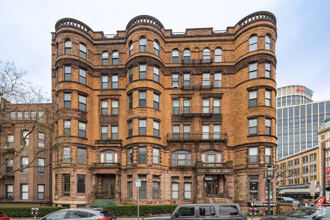 Exterior - 362 Commonwealth Ave