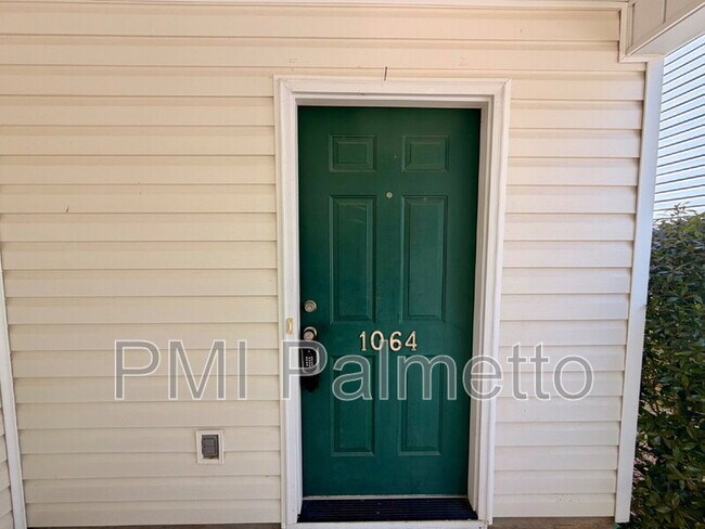 Building Photo - 1064 Kingston Village Loop