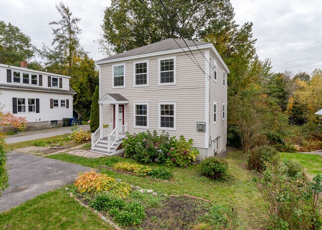 Building Photo - Charming 3BR/ 1.5BA South Portland Residence