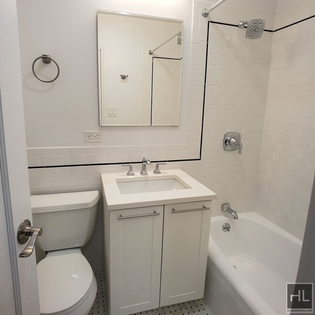 Building Photo - AMAZING 2 BEDROOM 2 BATH APARTMENT. WON'T ...