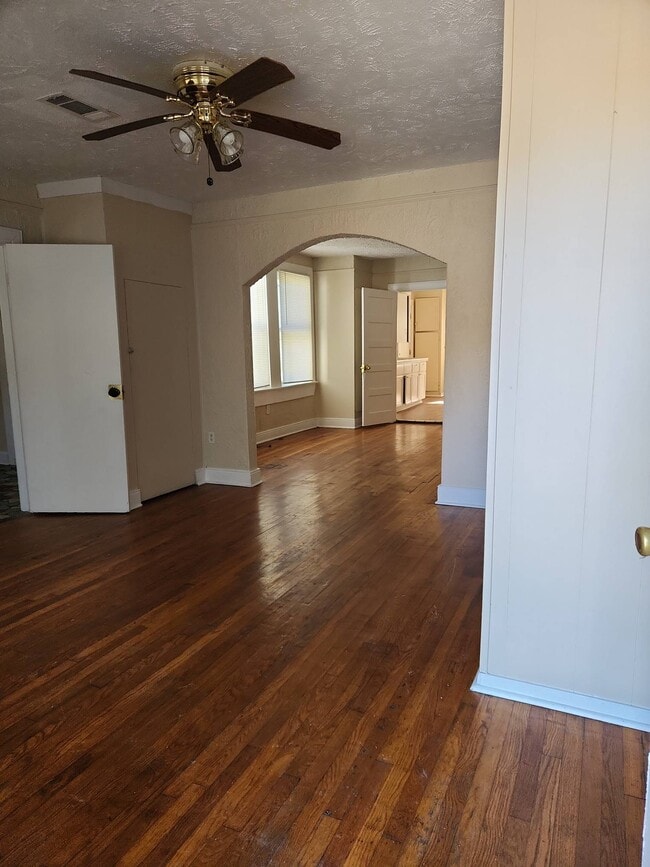 Foto del edificio - 4978 Jean St