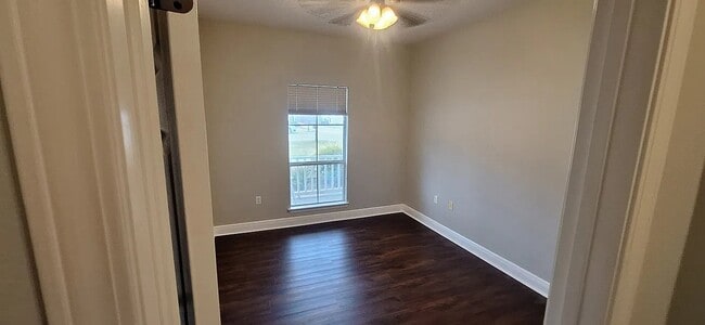 Building Photo - 38249 Mindi Ct
