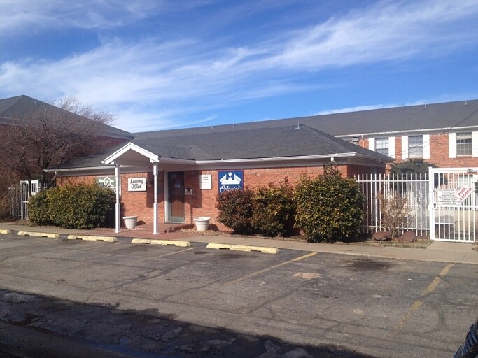 Colonial Arms and Jamestown Apartments Apartments in Amarillo, TX