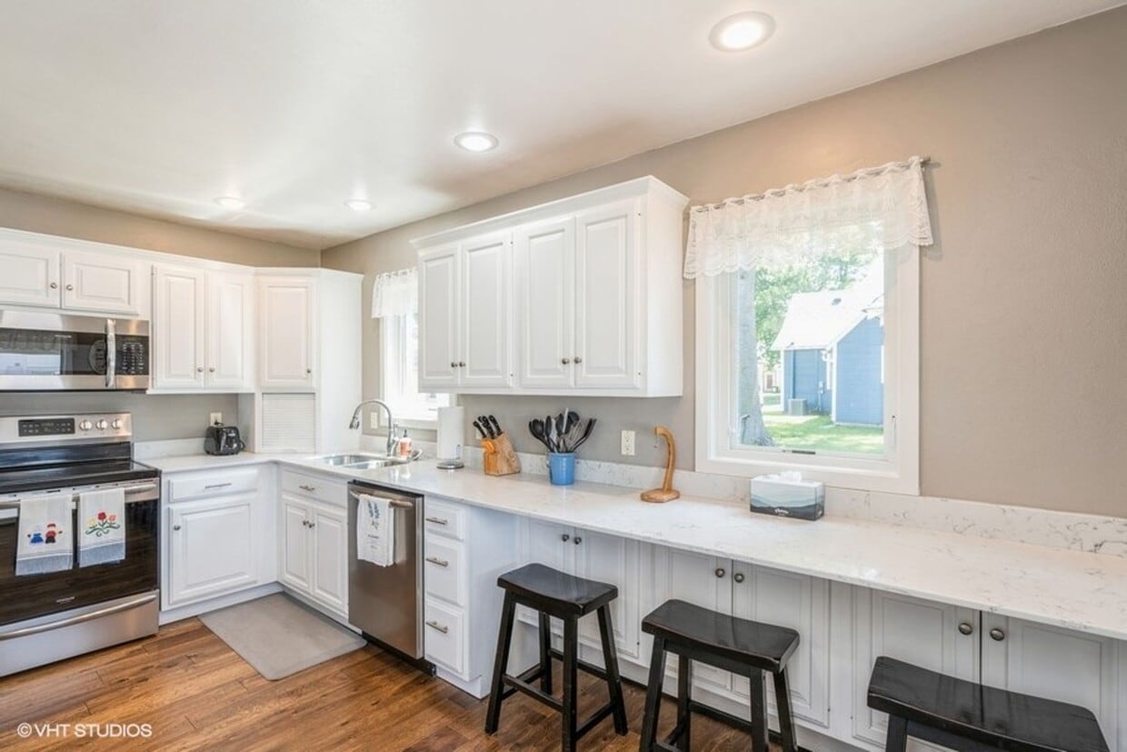 805 Columbus St, Pella, IA 50219 House Rental in Pella, IA