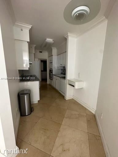 Building Photo - 2 br, 2 bath Condo - 4775 Collins Ave Apt 504