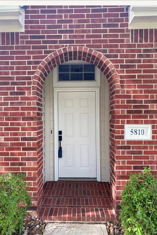 Foto del edificio - 5810 Sugar Bush Dr