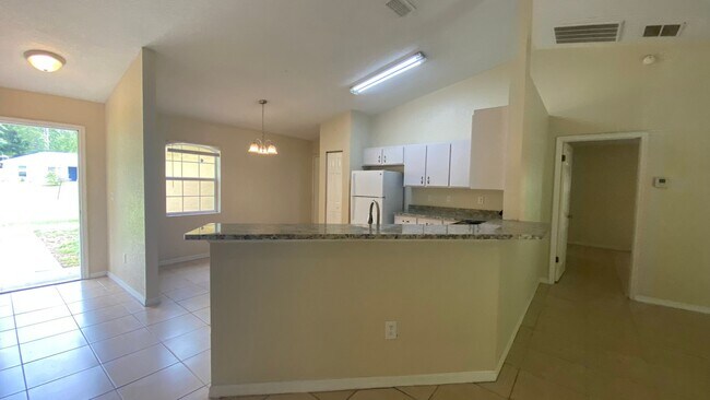 Building Photo - 523 Silver Way Dr