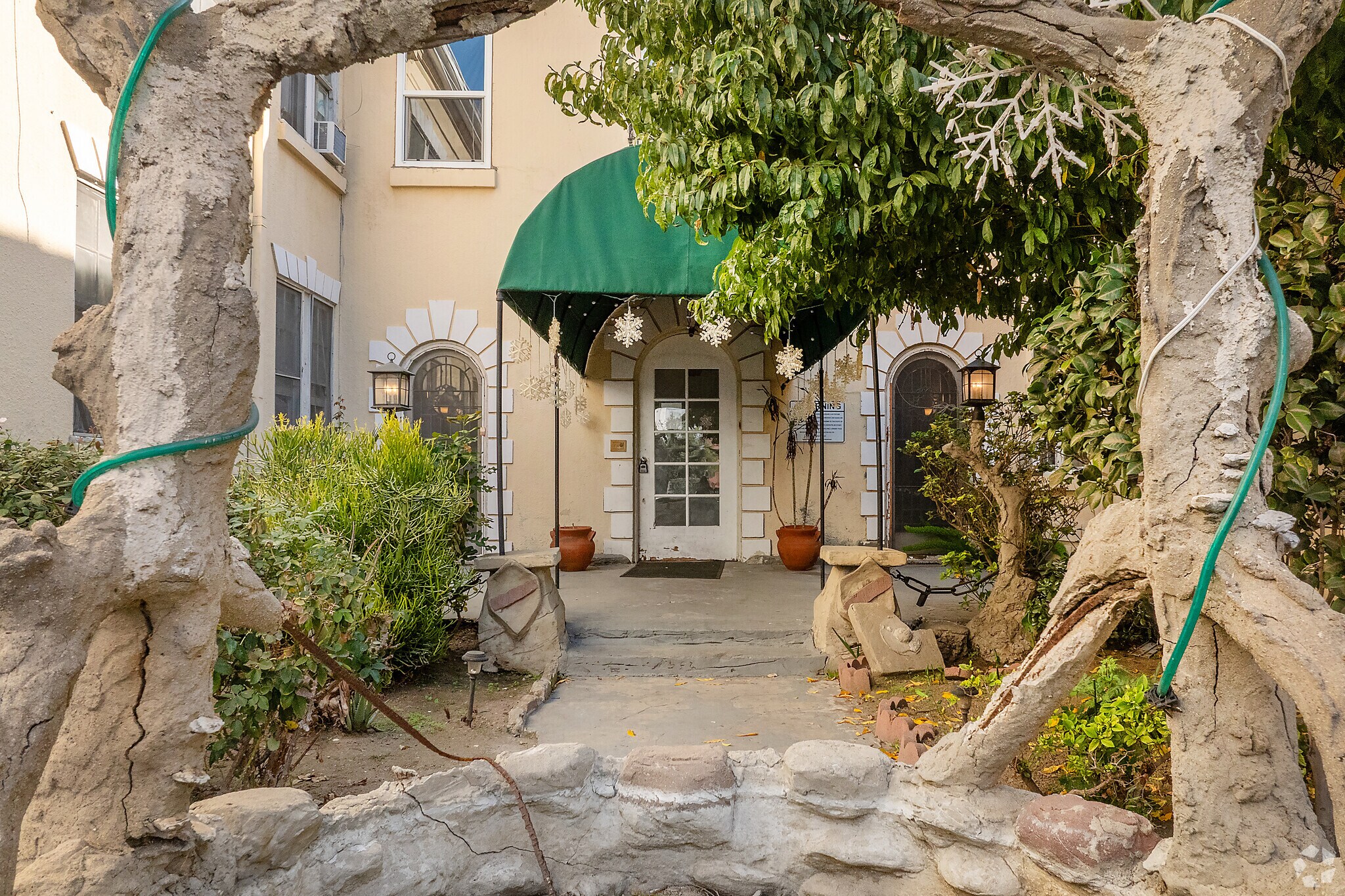 100 N Kenmore Ave 100 N Kenmore Ave Los Angeles CA 90004 100-n-kenmore-ave-100-n-kenmore-ave-los-angeles-ca-90004