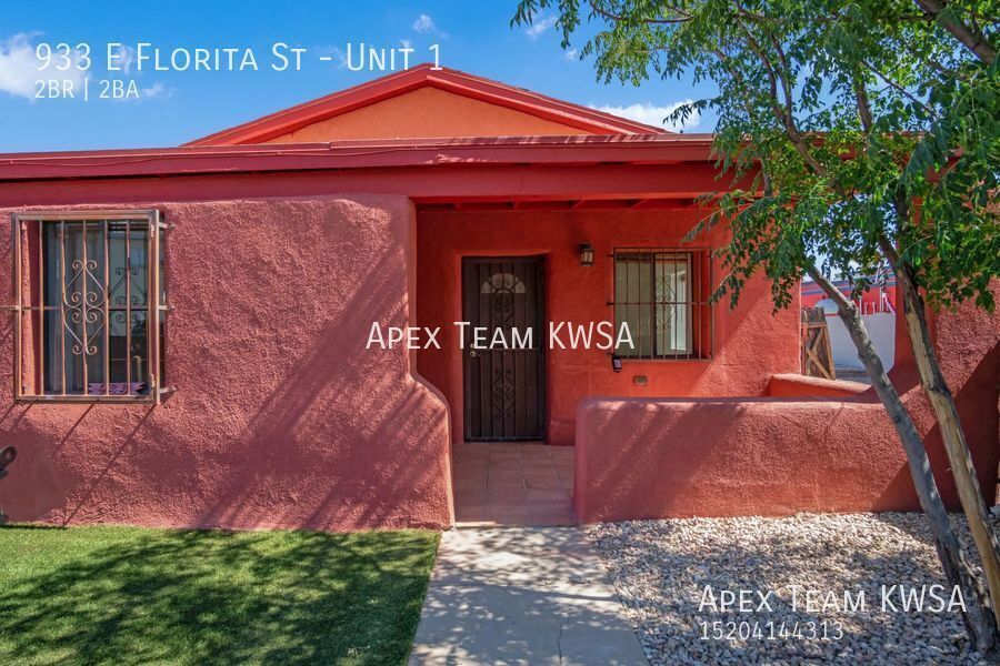 Foto principal - $1195- Beautiful Desert Home Available for...