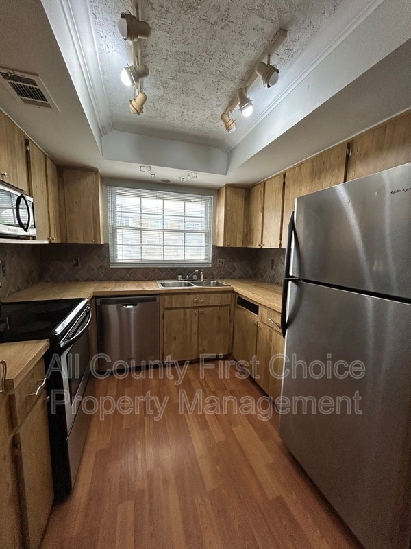 Building Photo - 3040 So Pines Dr