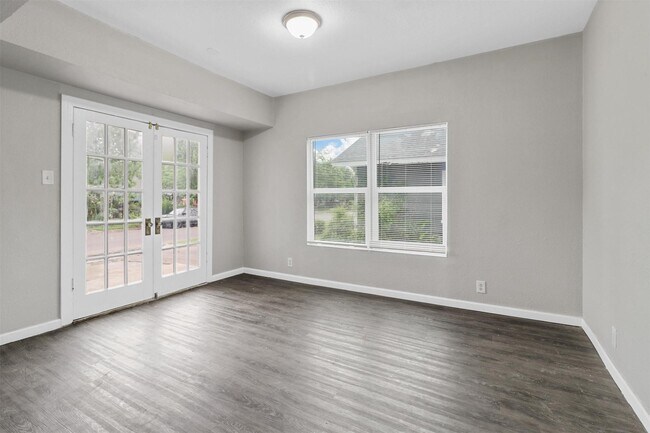 Building Photo - 814 N Walnut St