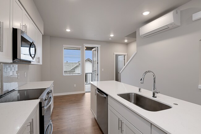 Foto del edificio - Modern 2-Bedroom Townhome in Kenmore Balbi...
