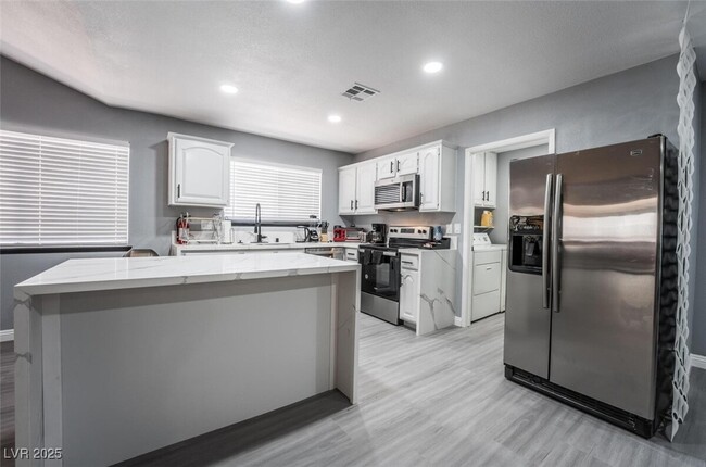 Foto del edificio - 7439 Trudy Ln