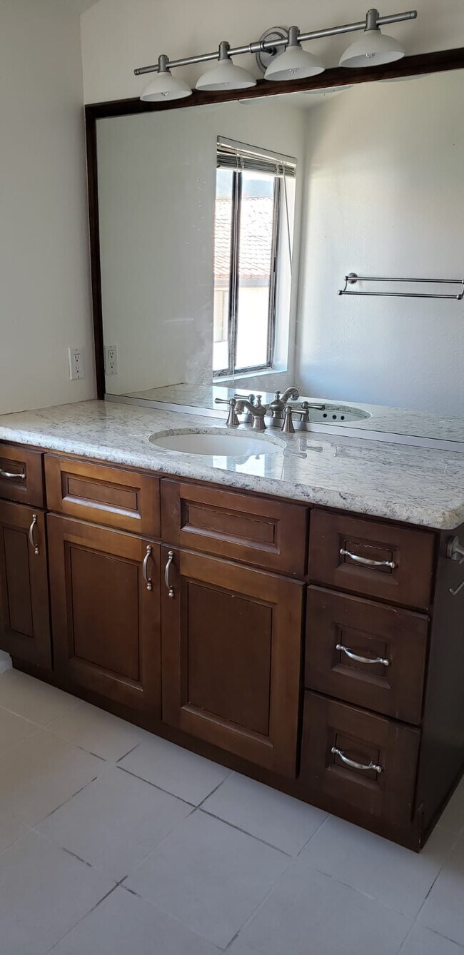 GRANITE COUNTERTOPS - 1593 Michael Ln